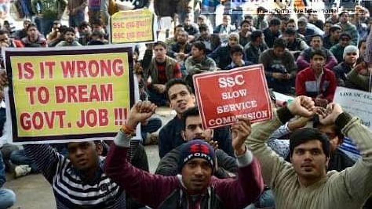 व्यवस्था की चुप्पी: युवाओं के भविष्य का जिम्मेदार कौन?"