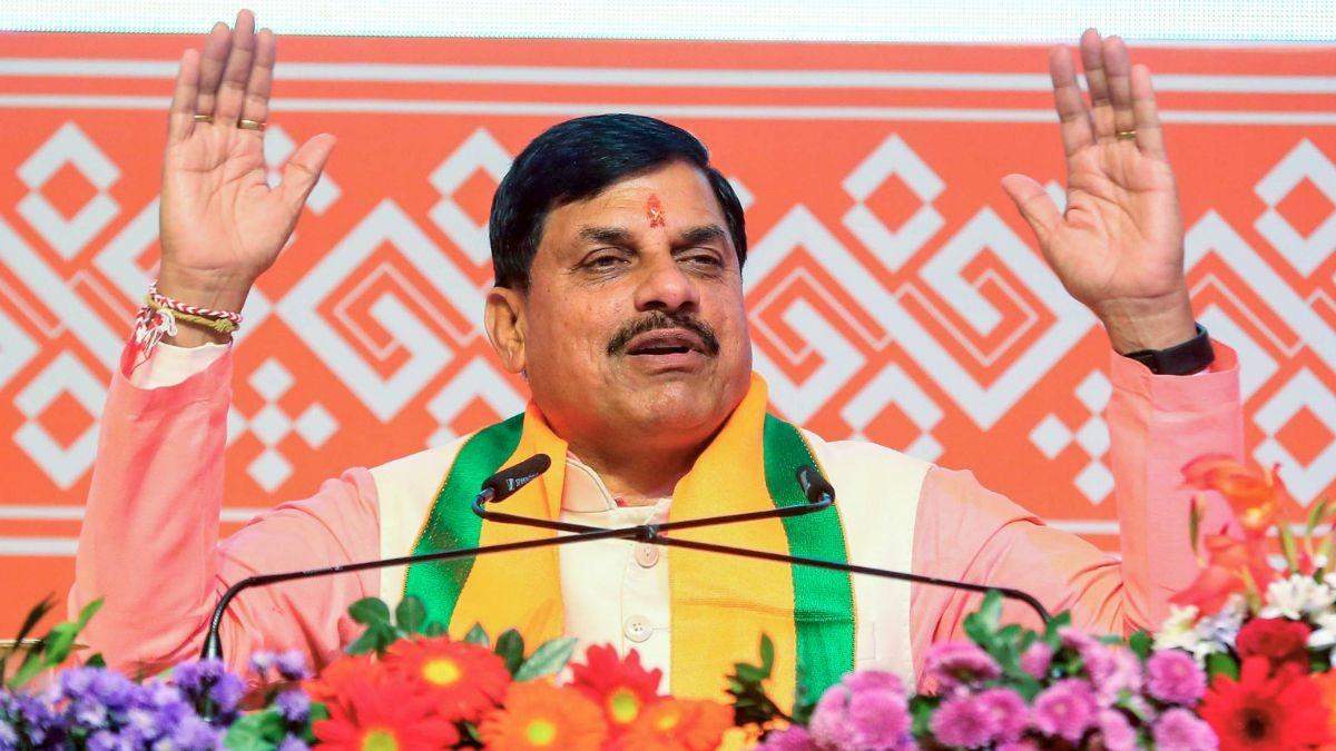 अखिलेश यादव ने किया मोहन यादव का बचाव