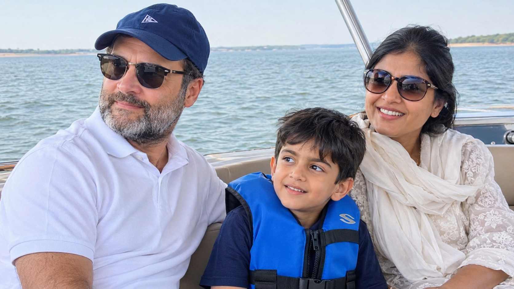 राहुल गांधी की एक तस्वीर इन दिनों सोशल मीडिया पर चर्चा का विषय