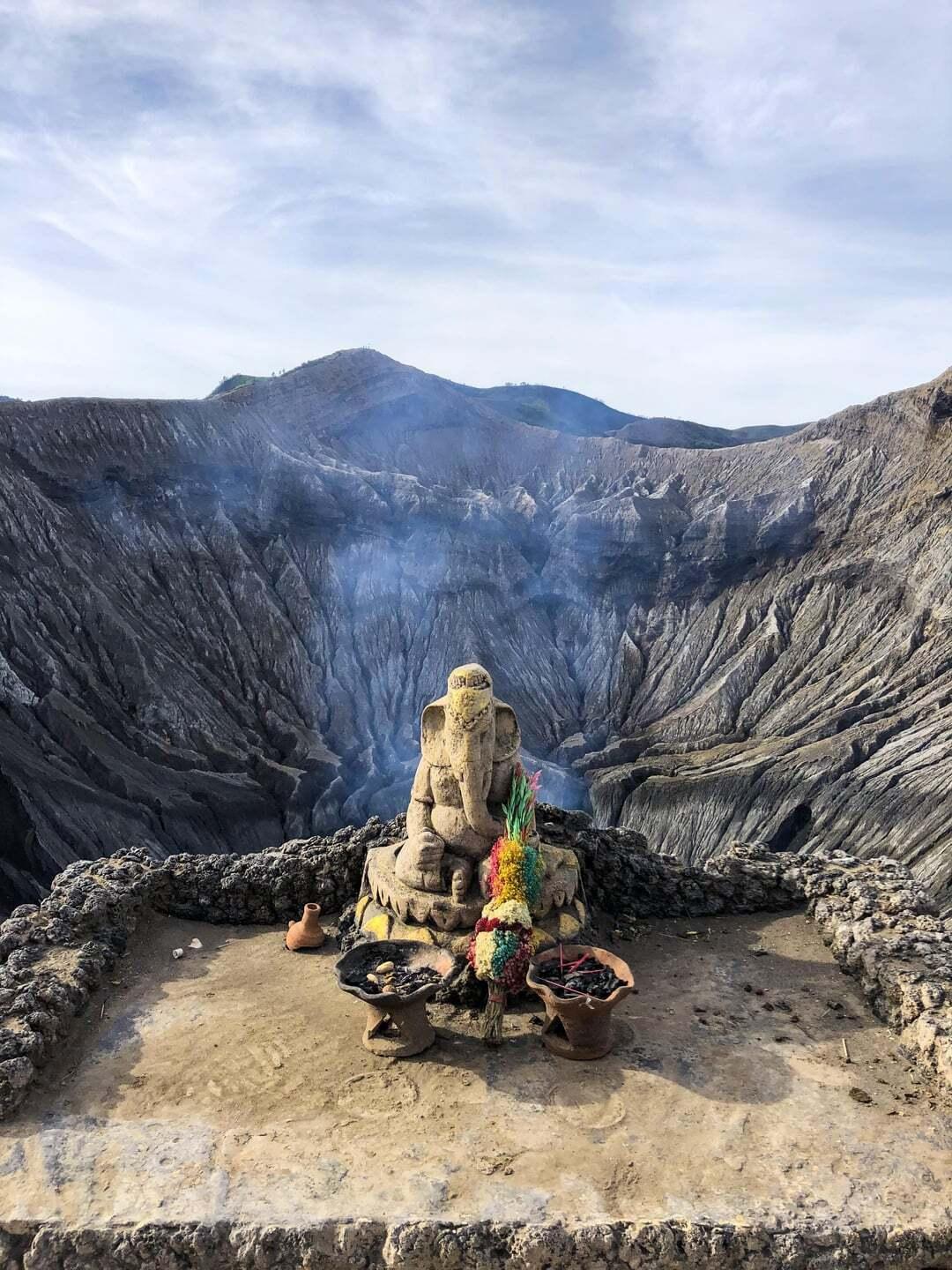 माउंट ब्रोमो और भगवान गणेश